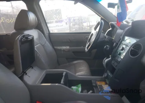 2009 Honda Pilot Touring z USA, uszkodzony, nr VIN 5FNYF48899B012262